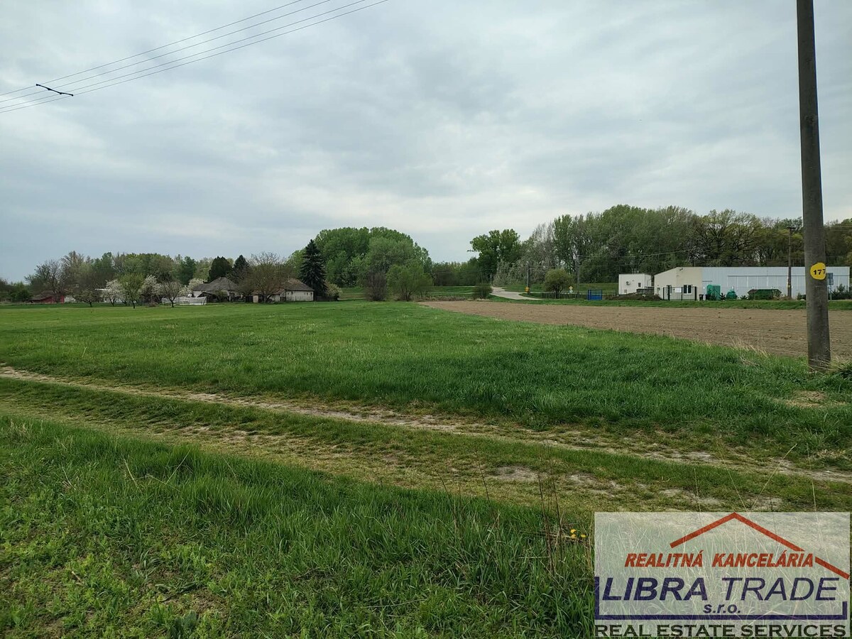 Komárno - Vrbová nad Váhom Na predaj stavebný pozemok o rozlohe: 2841m2