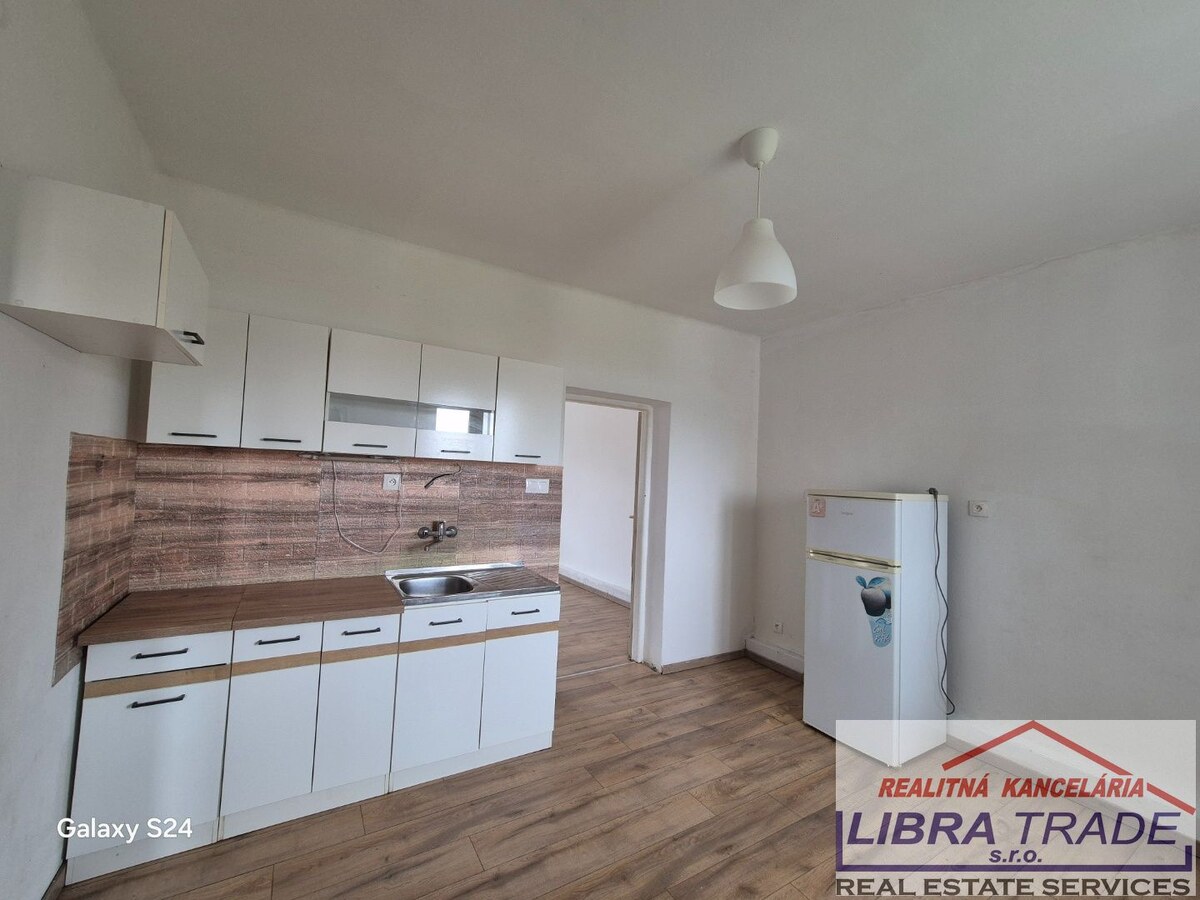 Prenájom  - 3 izb. RD v meste Šurany. — foto 2