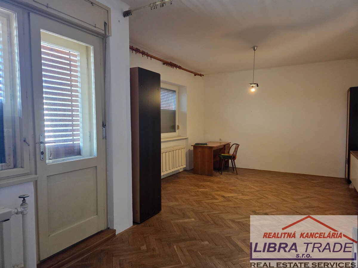Rodinný dom na predaj v obci Dvory nad Žitavou. — foto 15