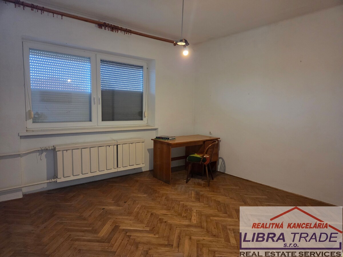 Rodinný dom na predaj v obci Dvory nad Žitavou. — foto 16