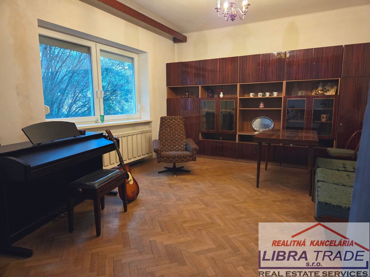 Rodinný dom na predaj v obci Dvory nad Žitavou. — foto 6