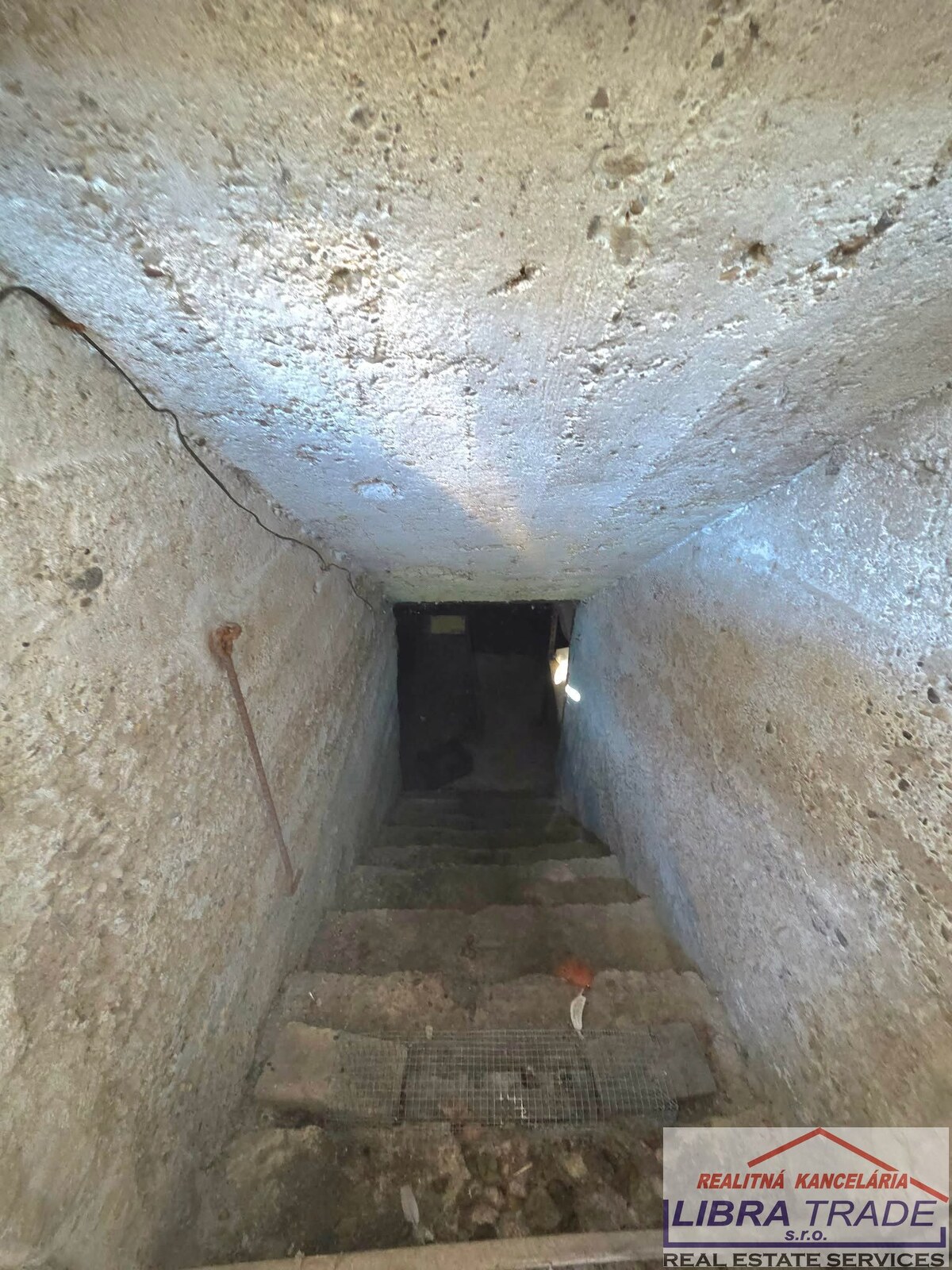 Ponúkame na predaj rodinný dom s pekným pozemkom v obci Nána. — foto 21