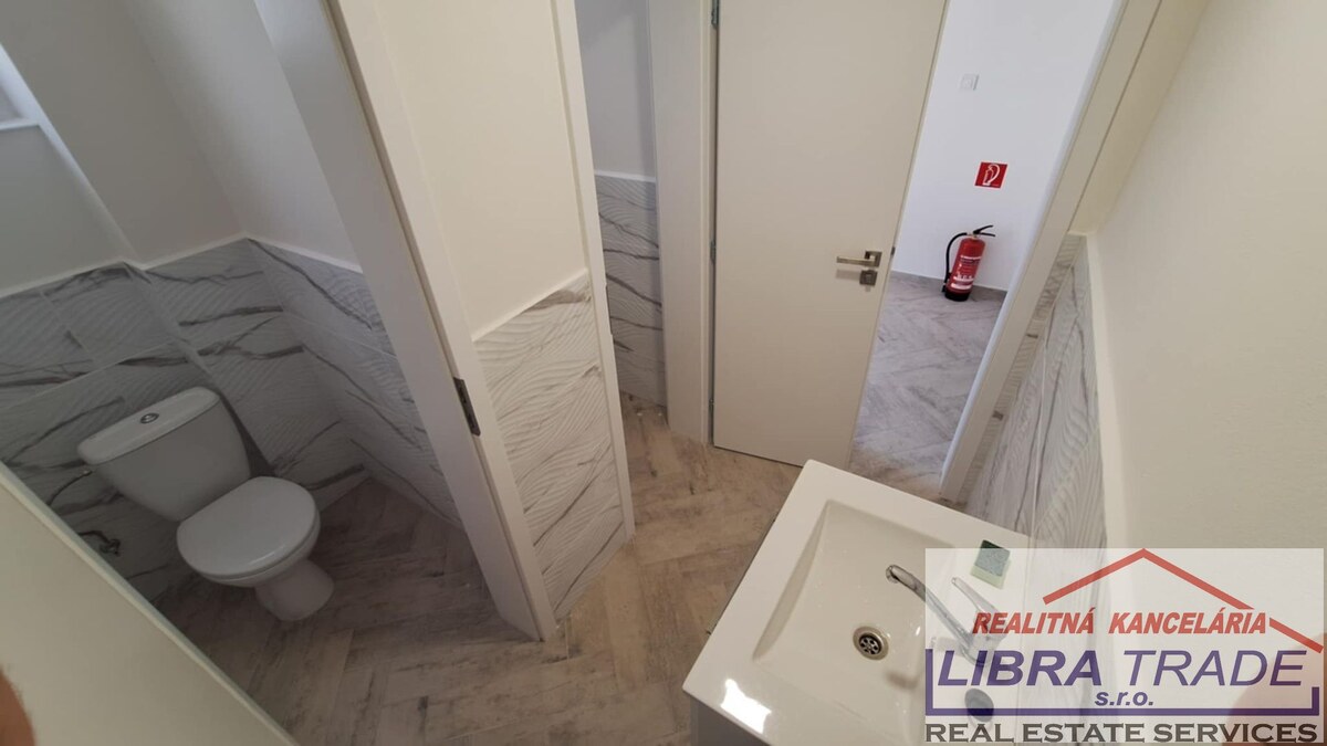 PREDAJ - Polyfunkčný objekt, ktorý sa skladá z 3 samostatných kancelárií, Nová Stráž — foto 20