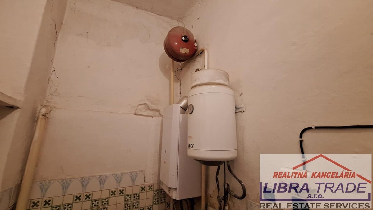 PREDAJ - Obchodného priestoru/kancelárie v centre Nových Zámkov DOHODA MOŽNÁ!  — foto 8