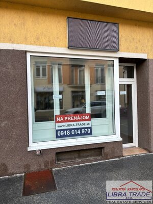 Na prenájom obchodný priestor s výkladom na ul. M.R.Štefánika v Nových Zámkoch. — foto 1