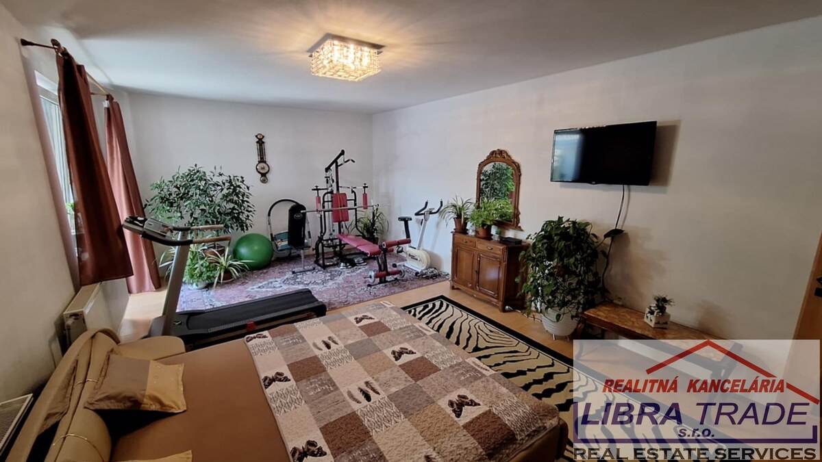 EXKLUZÍVNY PREDAJ - Zariadený kompletne prerobený 5 izbový rodinný dom v Komárne časť Nová Stráž — foto 15