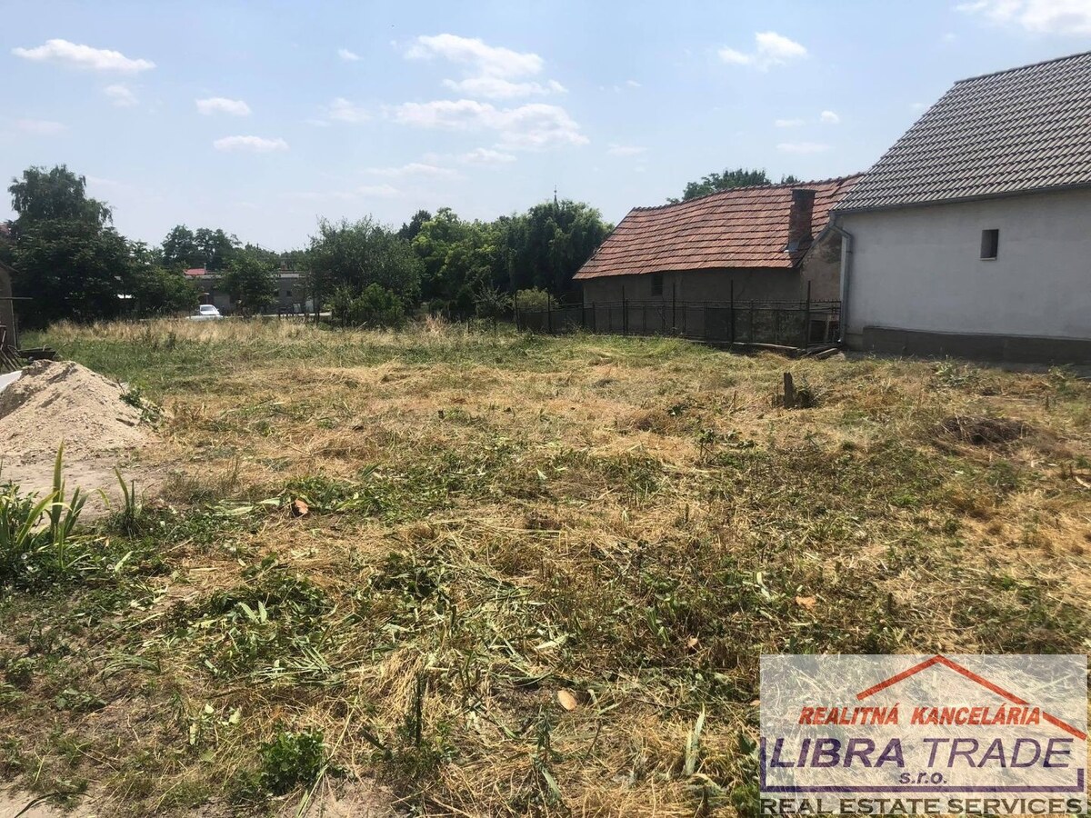 Predaj - stavebný pozemok na výstavbu rodinného domu s projektovou dokumentáciou v Čalovci