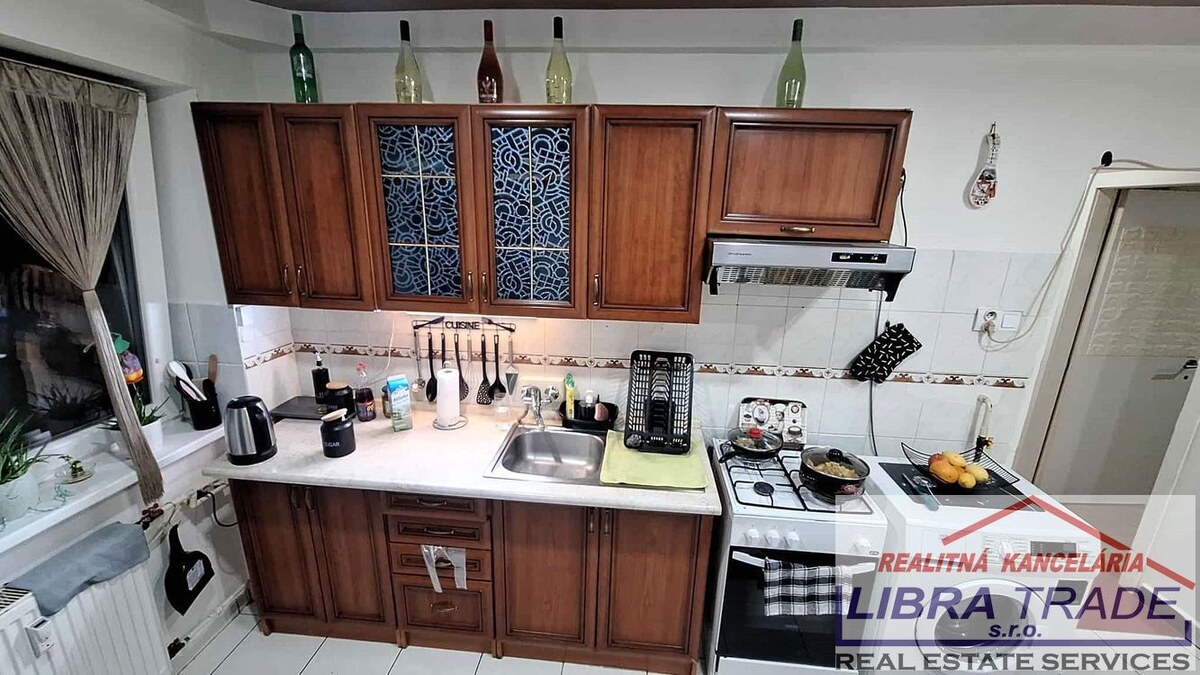 EXKLUZÍVNY PREDAJ - Kompletne prerobený 2 izbový tehlový byt v Komárne  — foto 2