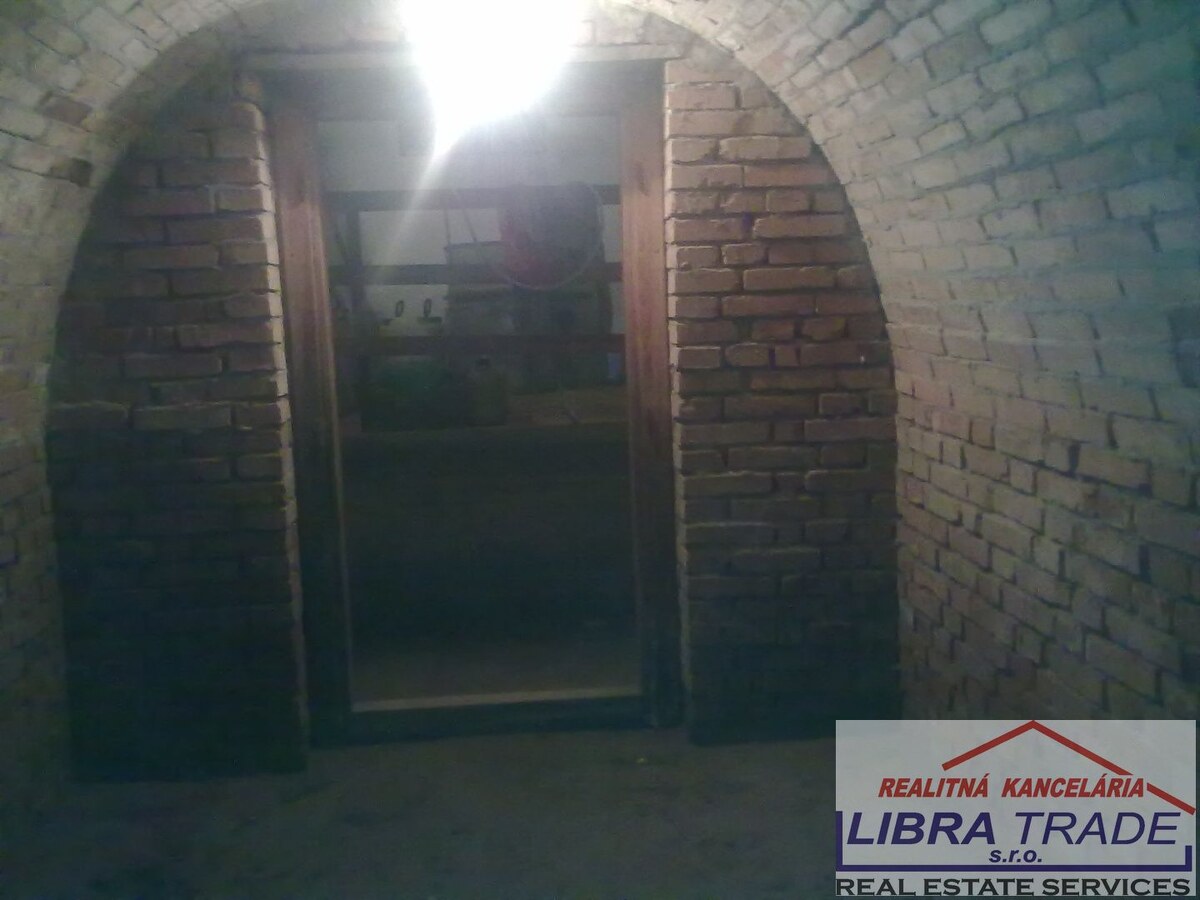 Ponúkame na predaj chatu s pekným pozemkom a krásnym výhľadom pri Štúrove. — foto 7