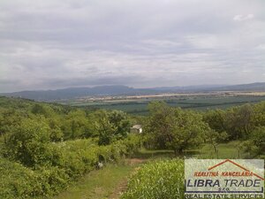 Ponúkame na predaj chatu s pekným pozemkom a krásnym výhľadom pri Štúrove. — foto 10