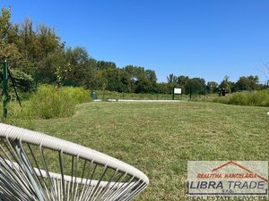 Slnečná rekreačno-úžitková  záhrada na predaj v Nových Zámkoch. — foto 9