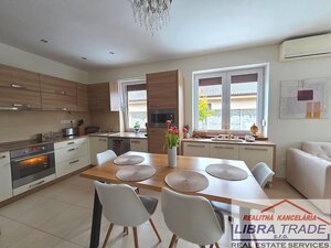 Exkluzívny rodinný dom na predaj v Nových Zámkoch. — foto 3