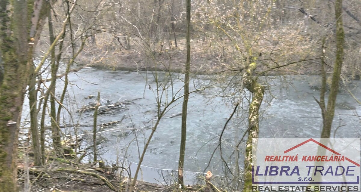 Rodinný dom s krásnym pozemkom v blízkosti mŕtveho ramena Ipľa v obci Pastovce.  — foto 18