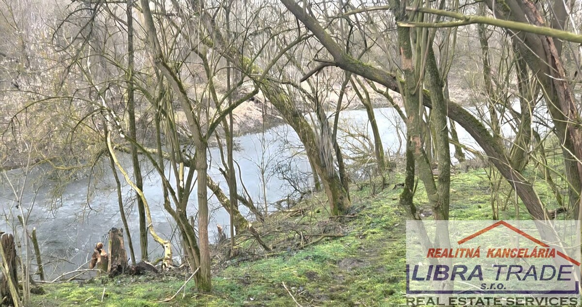 Rodinný dom s krásnym pozemkom v blízkosti mŕtveho ramena Ipľa v obci Pastovce.  — foto 19
