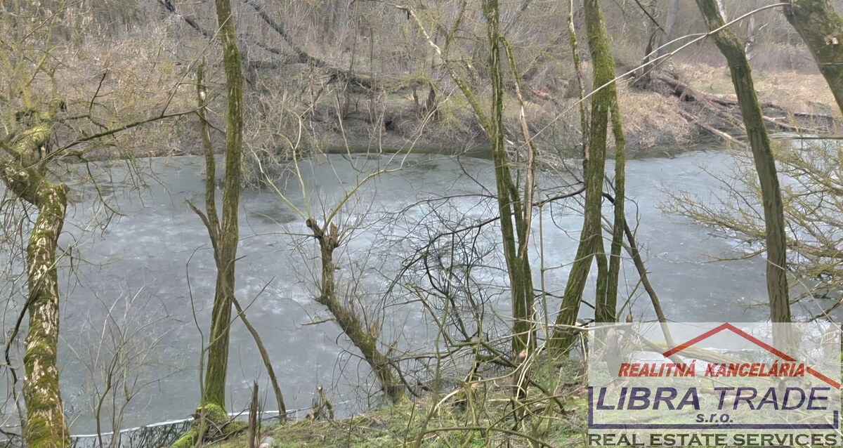 Rodinný dom s krásnym pozemkom v blízkosti mŕtveho ramena Ipľa v obci Pastovce.  — foto 23