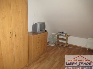 Na podnikateľské účely - Na predaj tri stavby v radovej zástavbe na Nábrežnej ulici v Nových Zámkoch. — foto 18