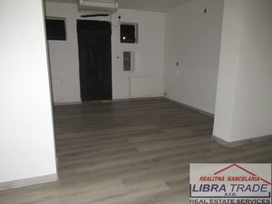 Na podnikateľské účely - Na predaj tri stavby v radovej zástavbe na Nábrežnej ulici v Nových Zámkoch. — foto 22