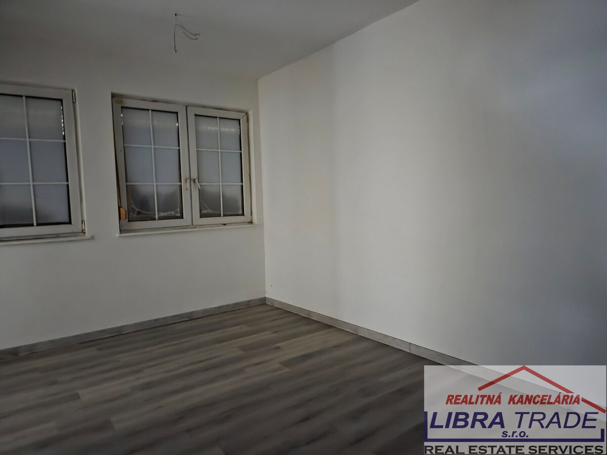 Radová zástavba na podnikateľské účely na predaj v Nových Zámkoch. — foto 15