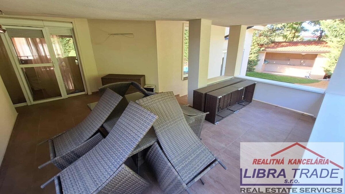PREDAJ - Kompletne prerobený 5 izbový rodinný dom v tichej a vyhľadávanej lokalite v Komárne  — foto 15