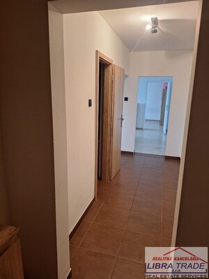 Prenájom -  pekný 2-izb.zariadený byt po kompletnej rekonštrukcii v Nových Zámloch. — foto 2