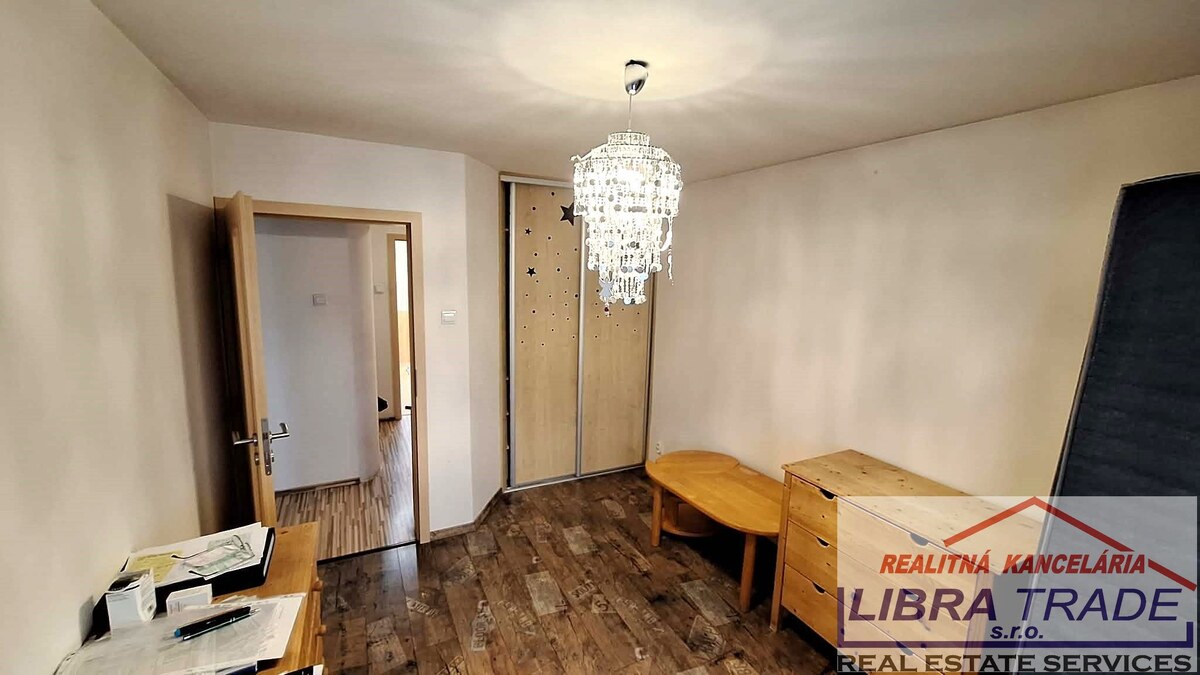 EXKLUZÍVNY PREDAJ - 4 izbový kompletne prerobený rodinný dom s garážou v Novej Stráži časť Komárna — foto 14