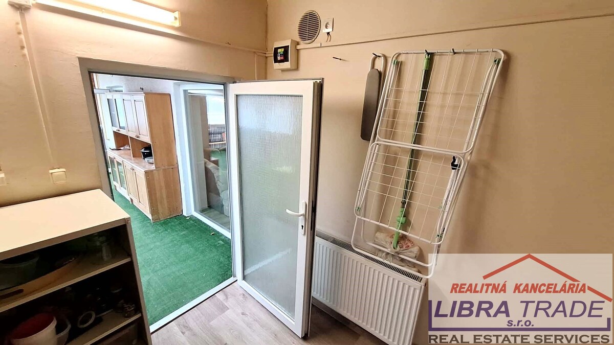 EXKLUZÍVNY PREDAJ - 4 izbový kompletne prerobený rodinný dom s garážou v Novej Stráži časť Komárna — foto 19