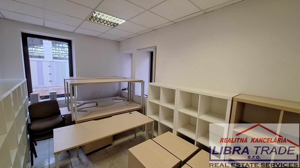 NA PRENÁJOM VÁM PONÚKAM PRIEMYSELNÝ AREÁL S ADMINISTRATÍVNOU BUDOVOU, SKLADOVÝMI PRIESTORMI — foto 18