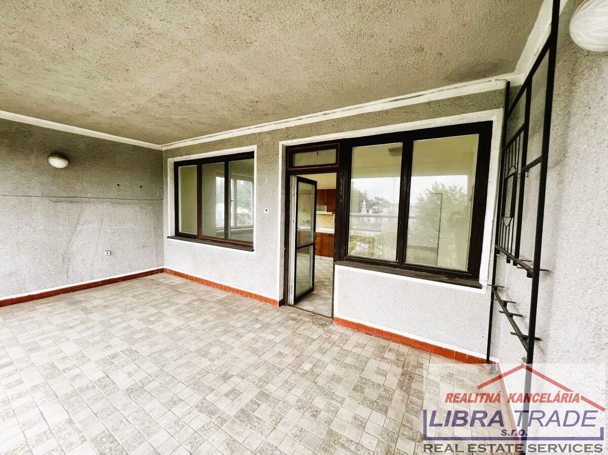 PREDAJ - 6 izbový poschodový dvojgeneračný tehlový rodinný dom v BENE, Komárno — foto 2