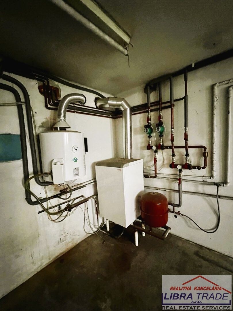 PREDAJ - 6 izbový poschodový dvojgeneračný tehlový rodinný dom v BENE, Komárno — foto 8