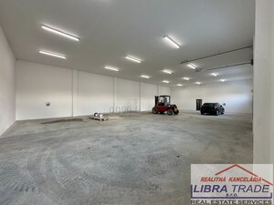 NA PRENÁJOM vám ponúkam murovaný sklad s 3 garážovými bránami a kanceláriami v Komárne — foto 11