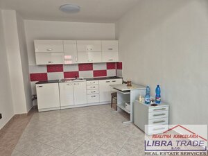Kancelária do prenájmu v centre Nových Zámkov. — foto 1
