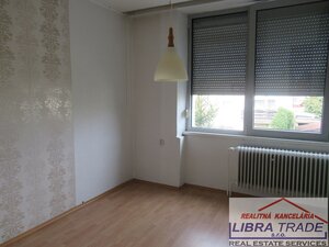 Na predaj dvojgeneračný 7-izbový rodinný dom v tichej a lukratívnej lokalite v Nových Zámkov. — foto 17