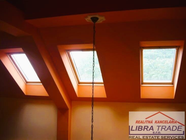 PREDAJ - 4 izbový poschodový rodinný dom s priestormi na podnikanie v absolútnom centre Komárna — foto 5
