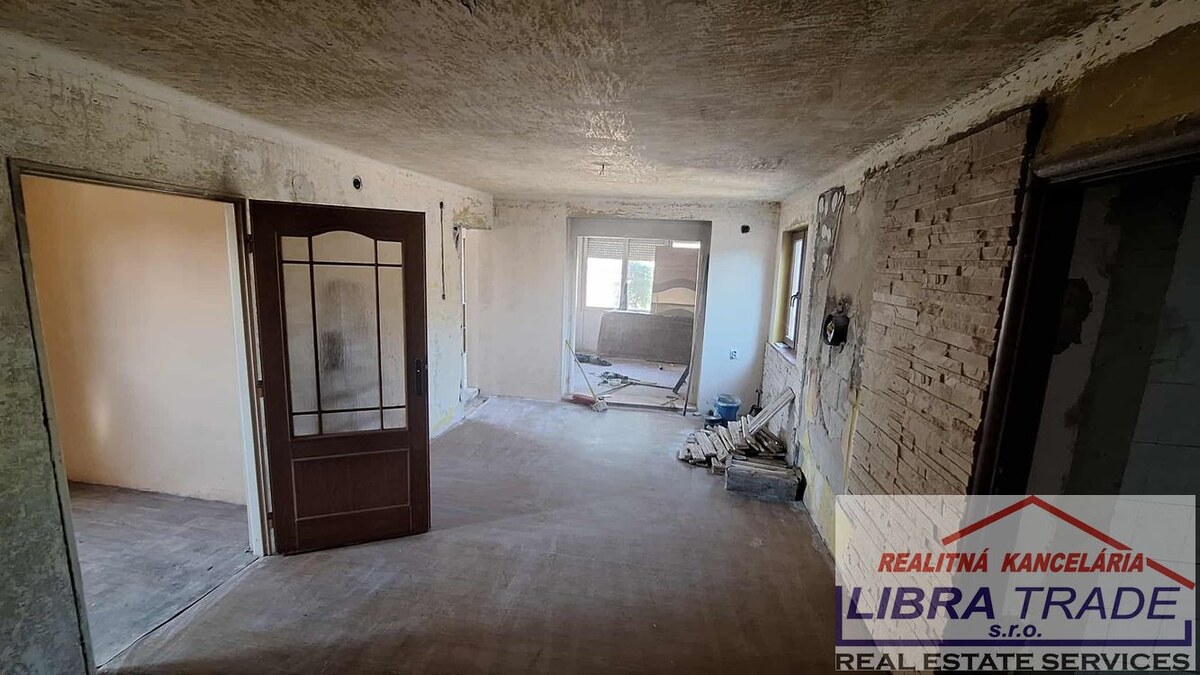 IBA U NÁS! PREDAJ - 4 izbový dom vhodný na rekonštrukciu podľa vlastných predstáv na Alžbetinom ostrove v Komárne — foto 11