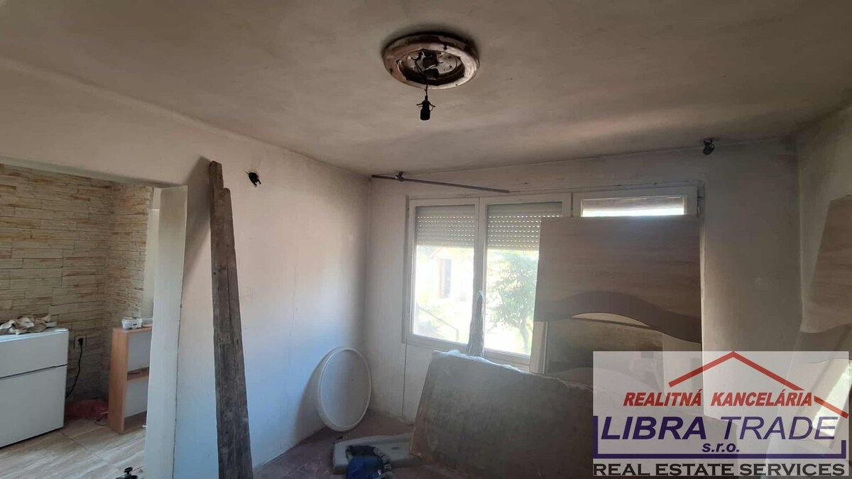 IBA U NÁS! PREDAJ - 4 izbový dom vhodný na rekonštrukciu podľa vlastných predstáv na Alžbetinom ostrove v Komárne — foto 14