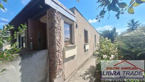 IBA U NÁS! PREDAJ - 4 izbový dom vhodný na rekonštrukciu podľa vlastných predstáv na Alžbetinom ostrove v Komárne — foto 1