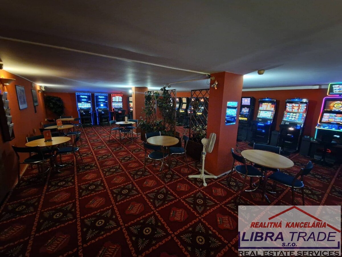 PRENÁJOM - priestor v centre Komárna na NÁDVORÍ EURÓPY — foto 3