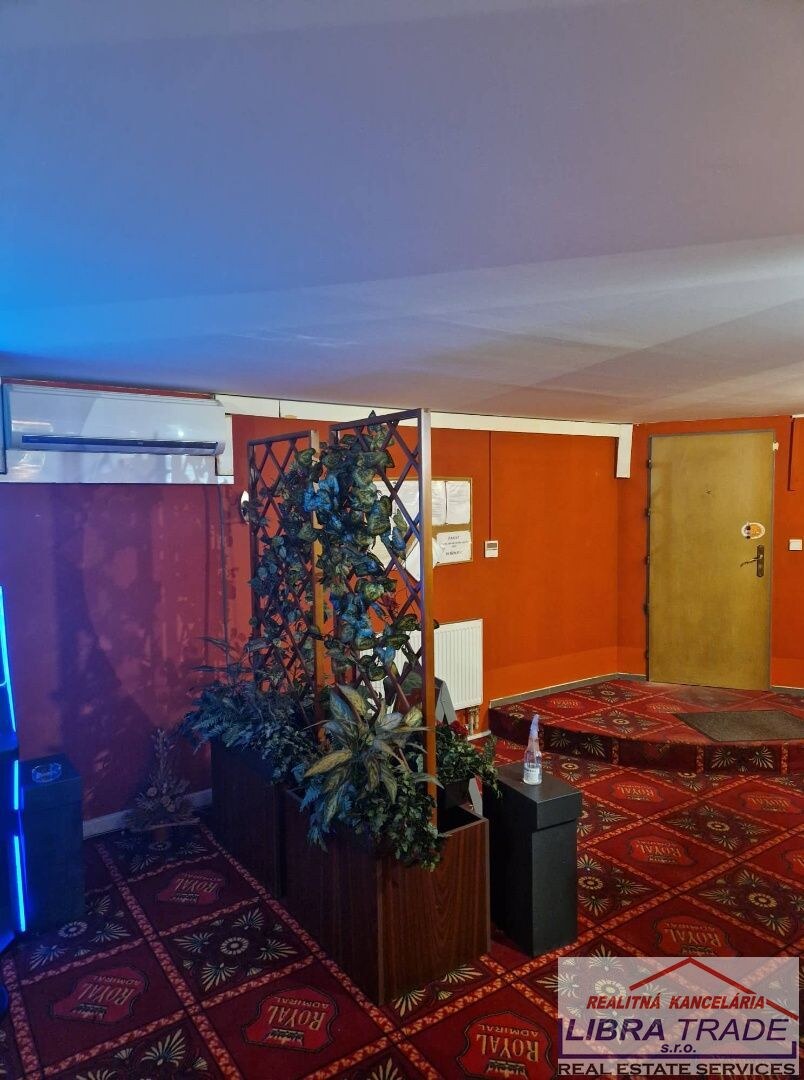PRENÁJOM - priestor v centre Komárna na NÁDVORÍ EURÓPY — foto 6