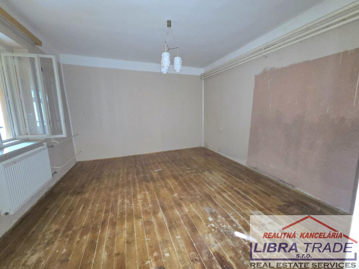 PREDAJ rodinný dom s letnou kuchyňou a garážou v obci Pastovce. — foto 7