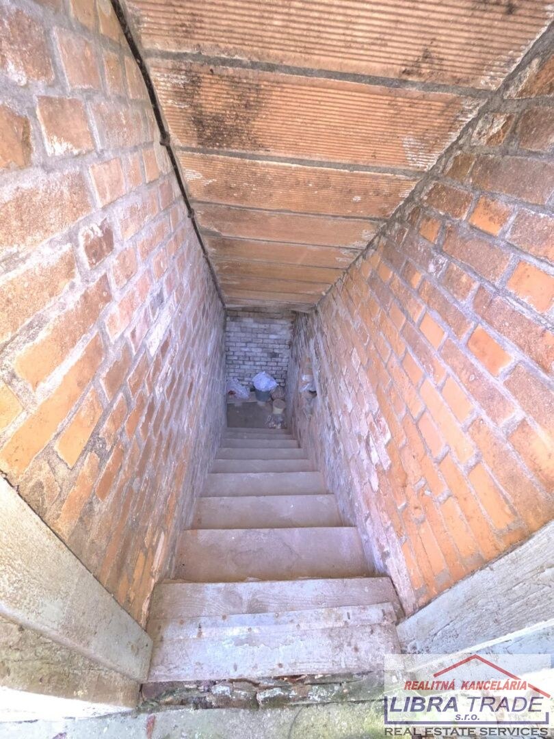 PREDAJ rodinný dom s letnou kuchyňou a garážou v obci Pastovce. — foto 10