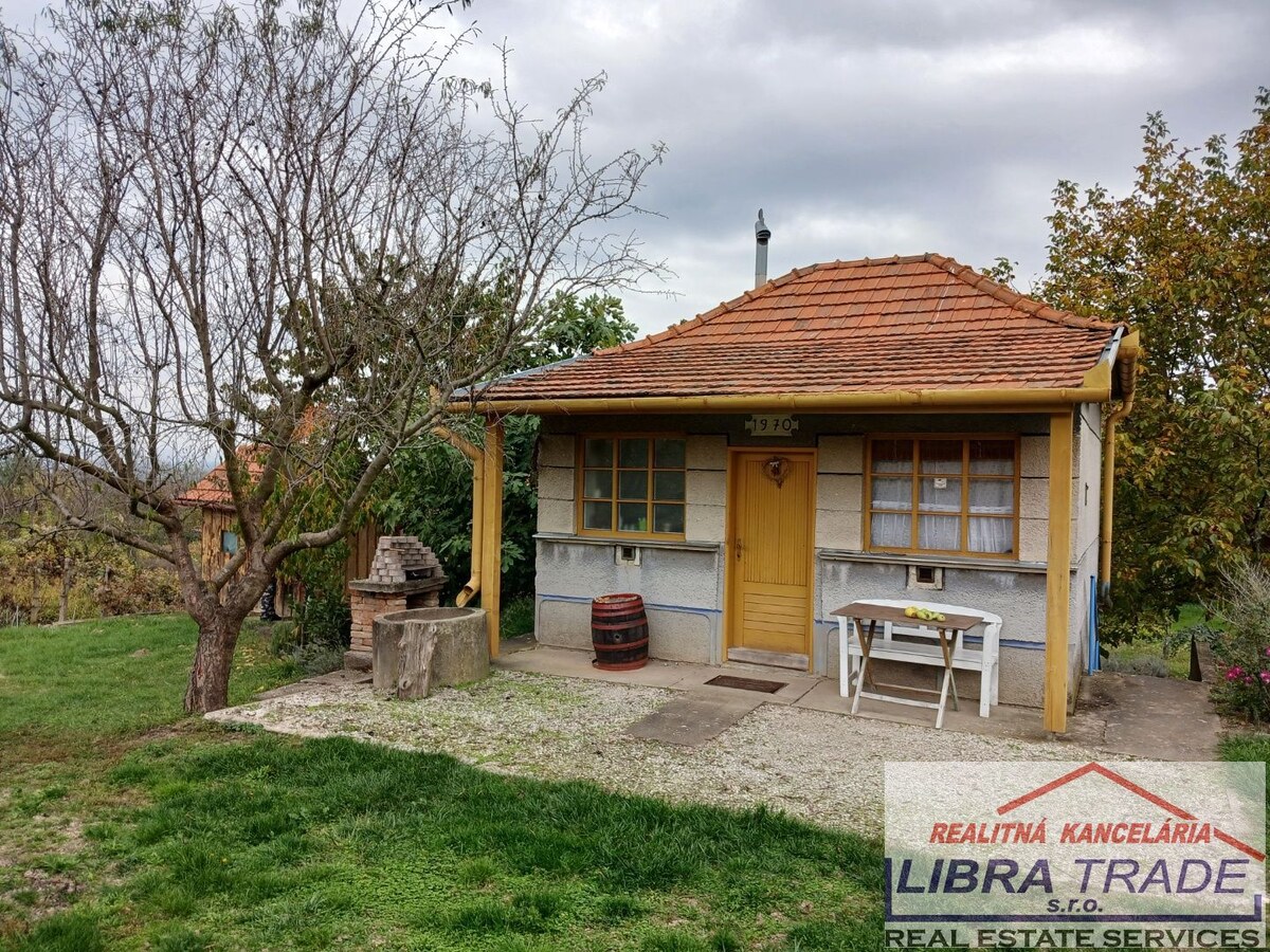 Mužliansky vrch - ponúkame na predaj udržiavaný vinič s chatkou.