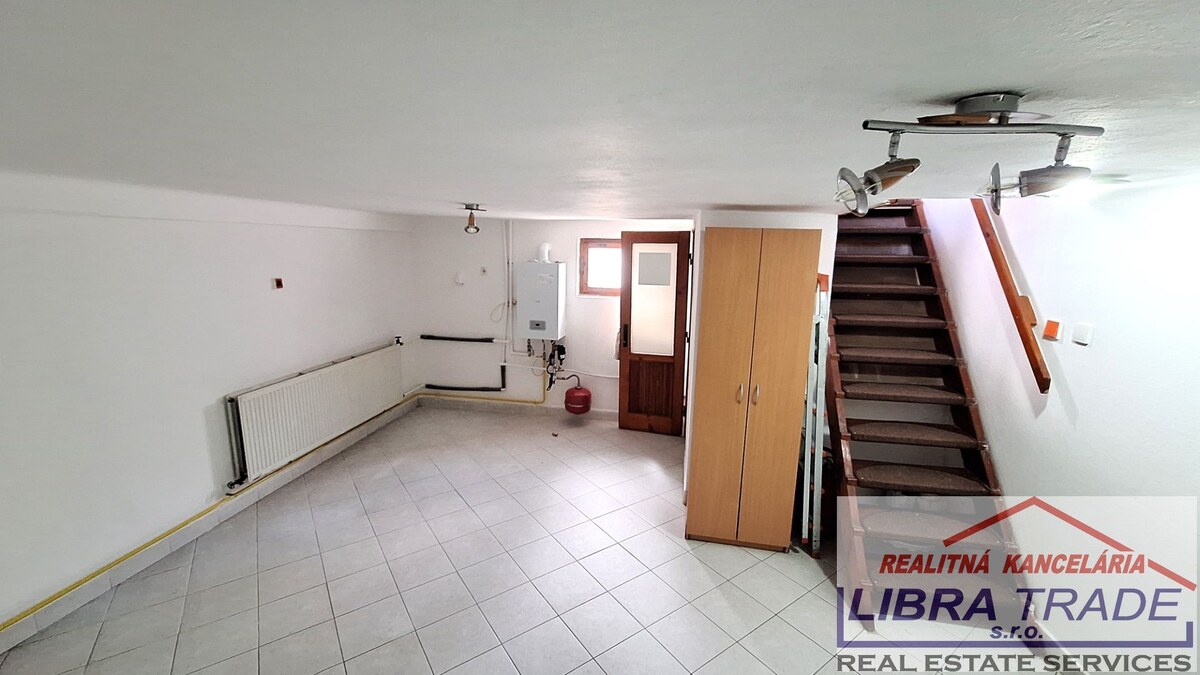 IBA U NÁS! PREDAJ - Polyfunkčný objekt vhodný na kanceláriu, obchod, salón v Komárne — foto 4