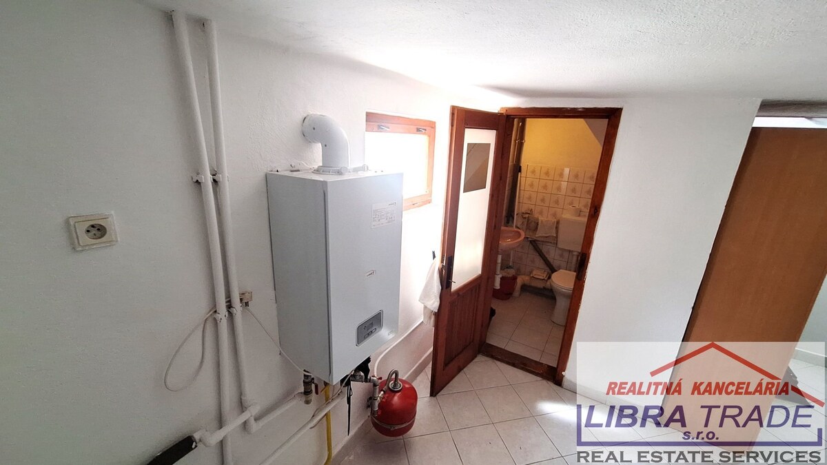 IBA U NÁS! PREDAJ - Polyfunkčný objekt vhodný na kanceláriu, obchod, salón v Komárne — foto 6