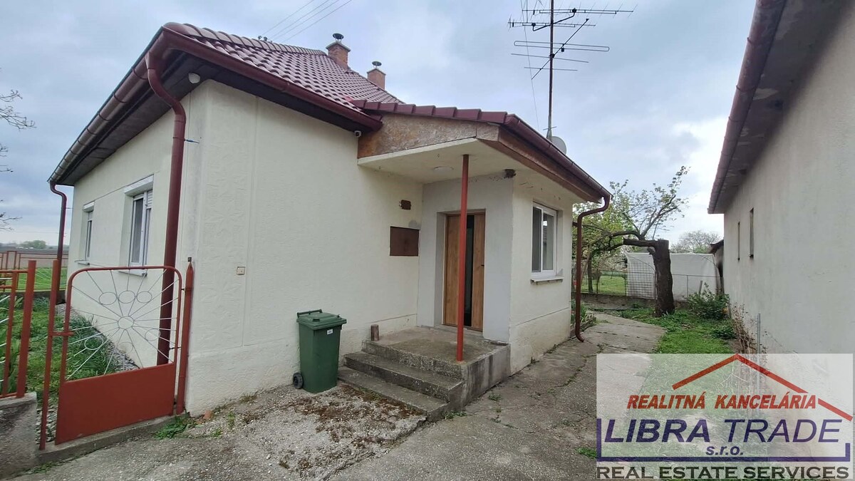 EXKLUZÍVNY PREDAJ - Kompletne prerobený 3 izbový rodinný dom so zariadením vo Veľkom Ostrove, dedinka pri Kolárove