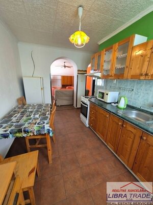PREDAJ - čiastočne prerobený 2 izbový tehlový byt v Komárne  — foto 2