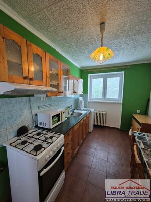 PREDAJ - čiastočne prerobený 2 izbový tehlový byt v Komárne  — foto 3