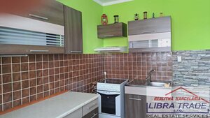 EXKLUZÍVNY PREDAJ - Prerobený 1 izbový byt s loggiou na VII. sídlisku v Komárne  — foto 1