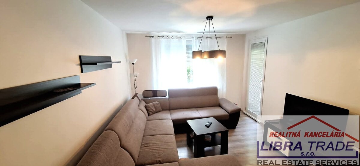 EXKLUZÍVNY PREDAJ - Kompletne prerobený 3 izbový byt s loggiou v Komárne  — foto 9