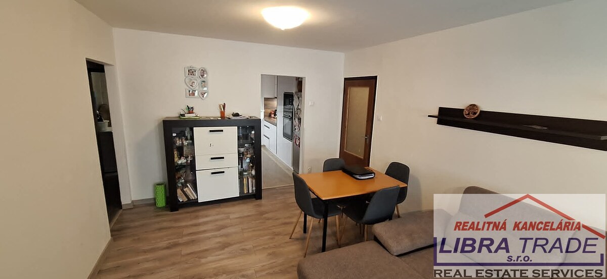 EXKLUZÍVNY PREDAJ - Kompletne prerobený 3 izbový byt s loggiou v Komárne  — foto 10