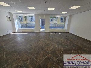 PRENÁJOM - obchodné/kancelárske priestory na ul. Palatínovej, pešia zóna KOMÁRNO — foto 3